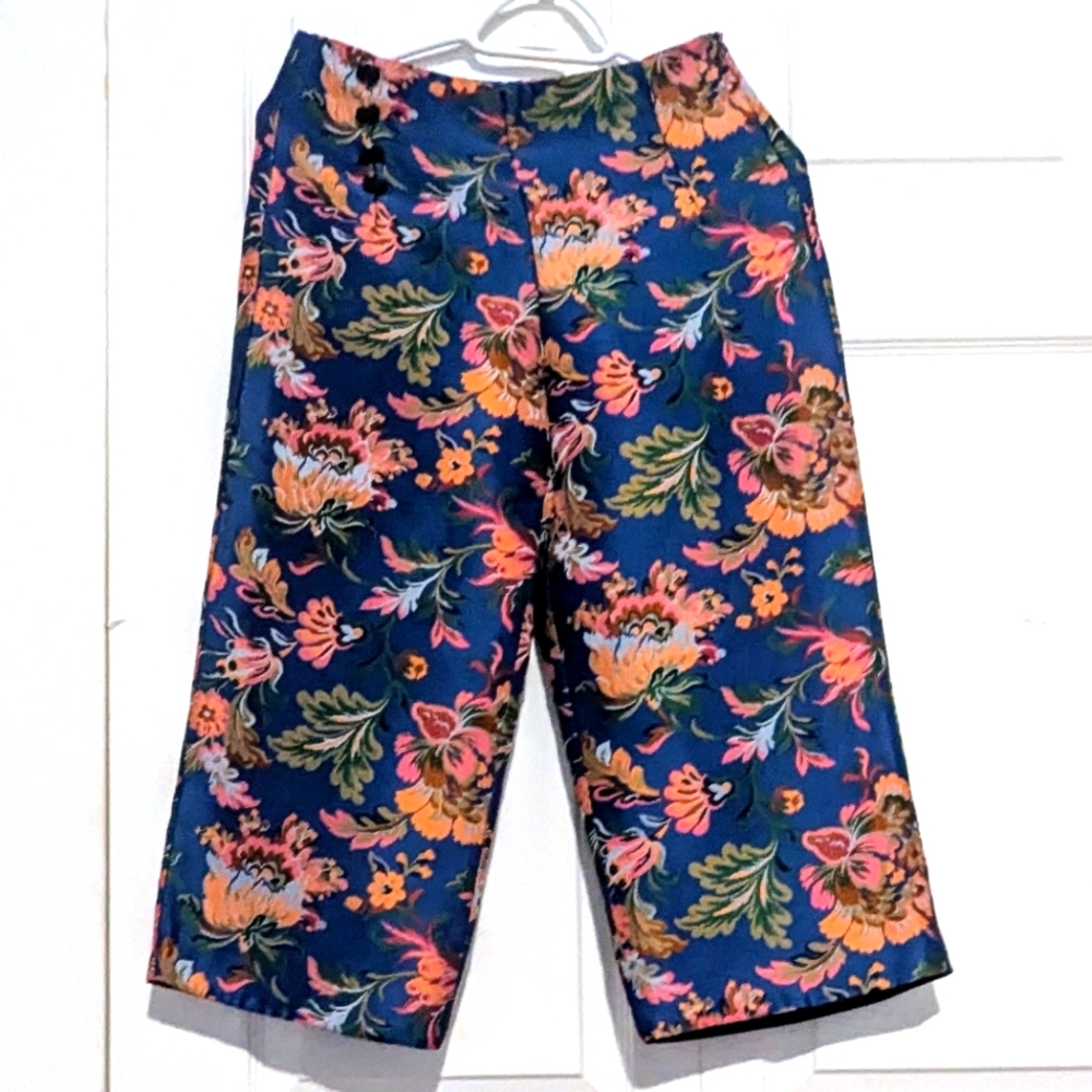 Zara Trafaluc Floral Brocade Capris Blue